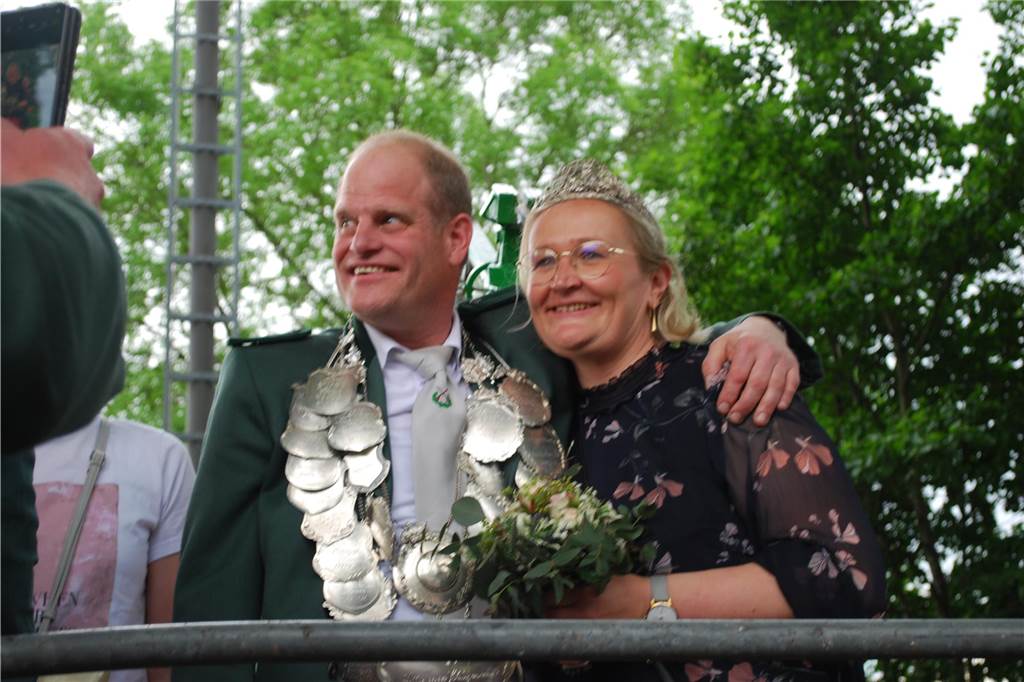 Viele Fotos vom Schützenfest Graes, bei dem sich Frank Hüntler nach dem 422 Schuss den Königstitel sicherte.