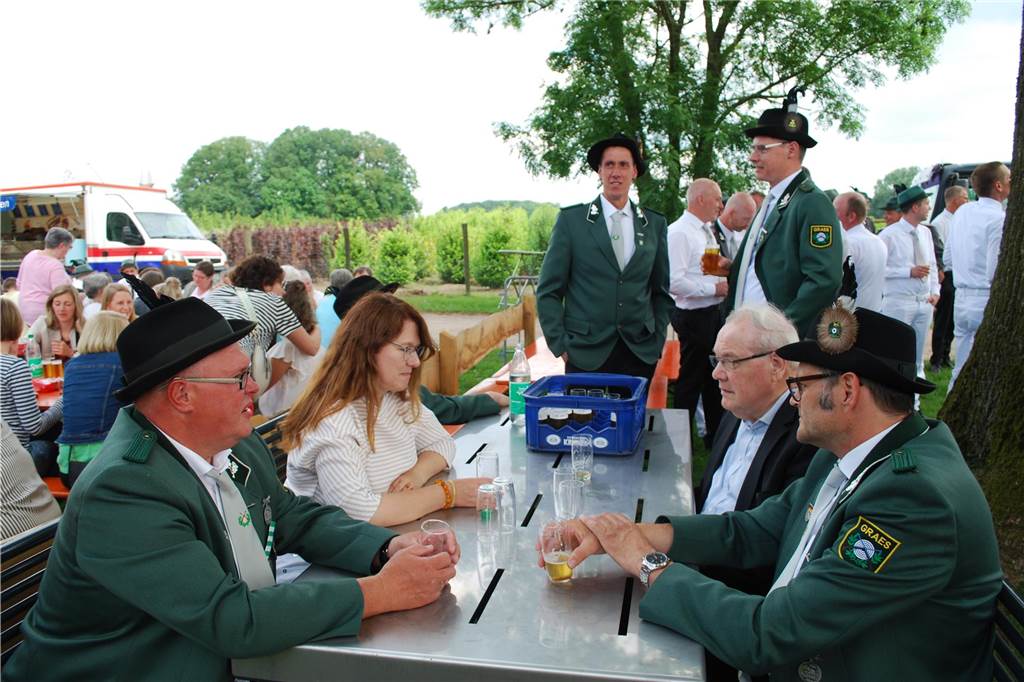 Viele Fotos vom Schützenfest Graes, bei dem sich Frank Hüntler nach dem 422 Schuss den Königstitel sicherte.
