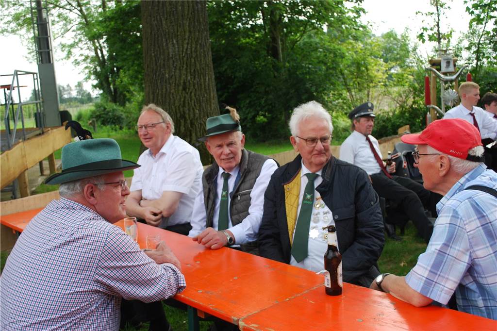 Viele Fotos vom Schützenfest Graes, bei dem sich Frank Hüntler nach dem 422 Schuss den Königstitel sicherte.