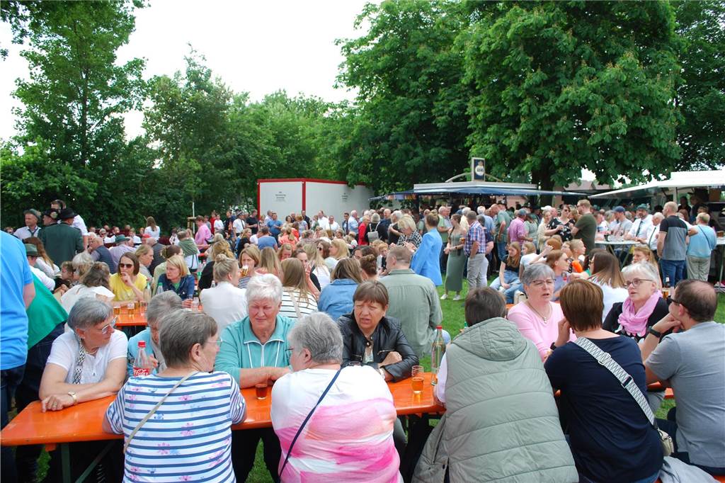 Viele Fotos vom Schützenfest Graes, bei dem sich Frank Hüntler nach dem 422 Schuss den Königstitel sicherte.