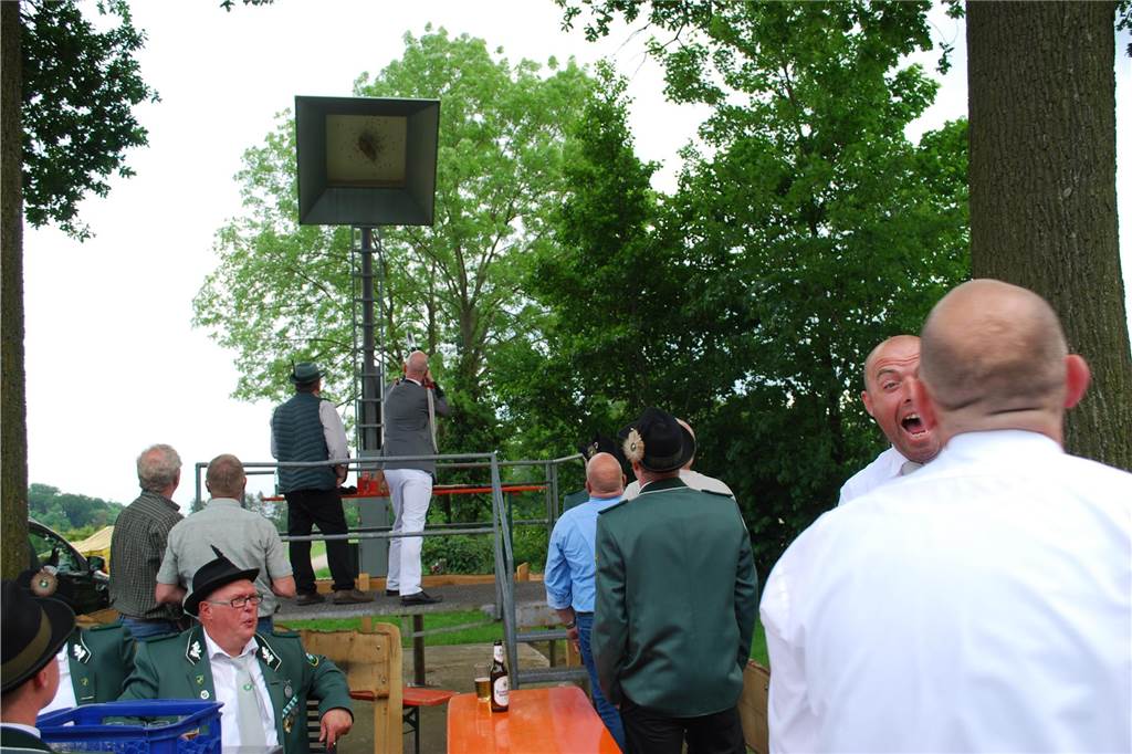 Viele Fotos vom Schützenfest Graes, bei dem sich Frank Hüntler nach dem 422 Schuss den Königstitel sicherte.