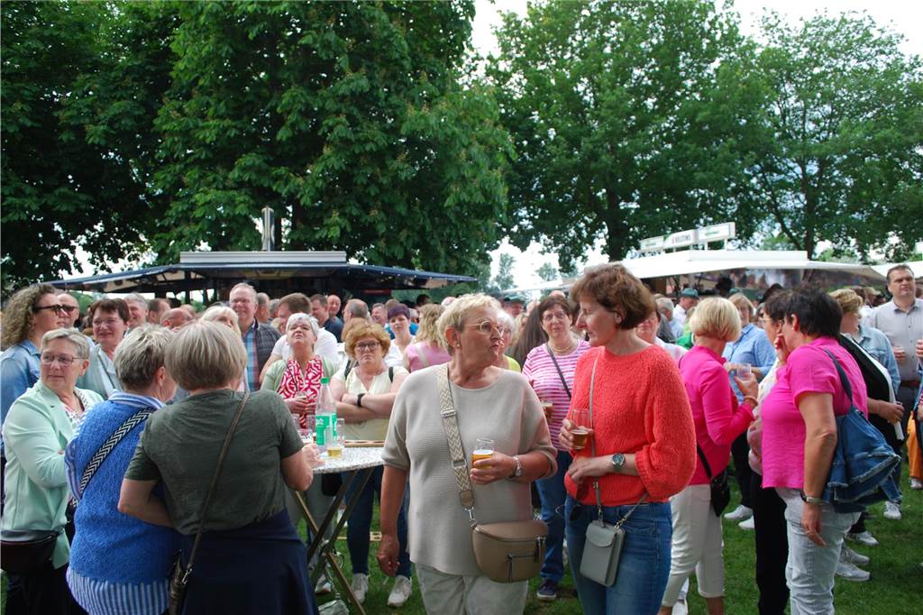 Viele Fotos vom Schützenfest Graes, bei dem sich Frank Hüntler nach dem 422 Schuss den Königstitel sicherte.