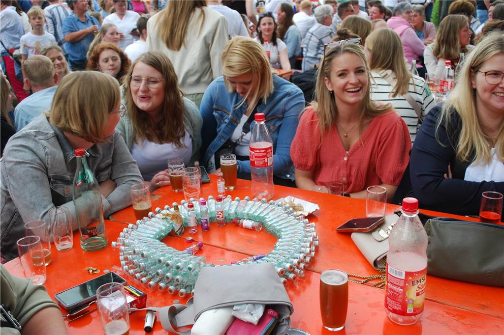 Viele Fotos vom Schützenfest Graes, bei dem sich Frank Hüntler nach dem 422 Schuss den Königstitel sicherte.