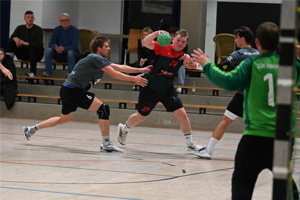Viele Fotos vom Spiel HC Heeren gegen SGH Unna Massen II.