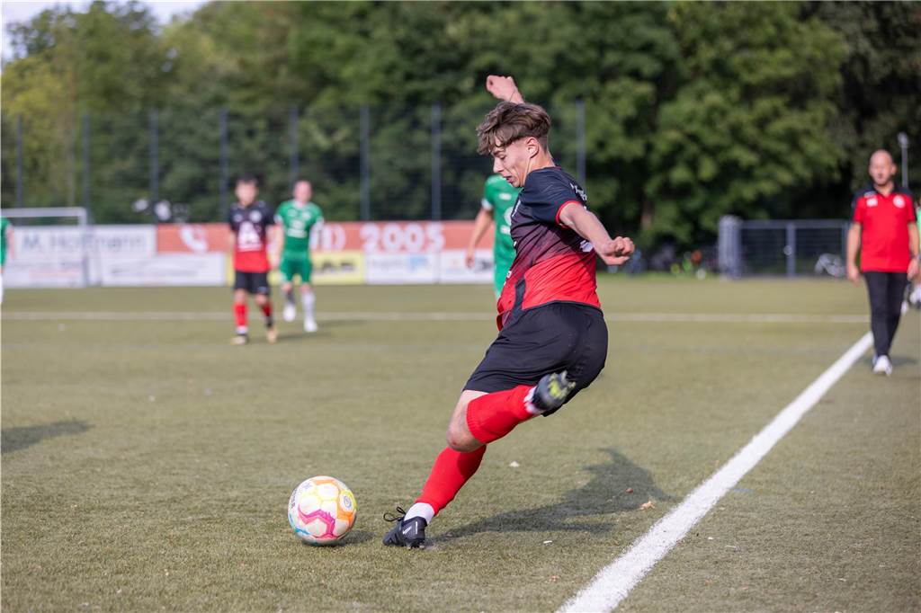 Viele Fotos vom Stadtderby zwischen der SG Massen und dem SSV Mühlhausen.