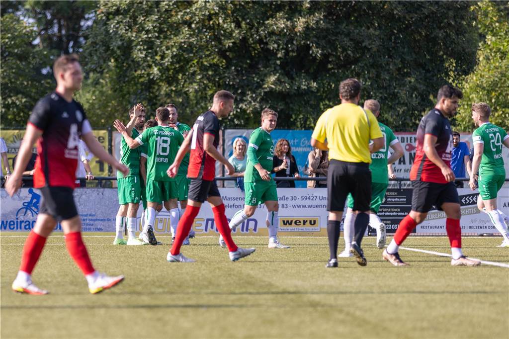 Viele Fotos vom Stadtderby zwischen der SG Massen und dem SSV Mühlhausen.