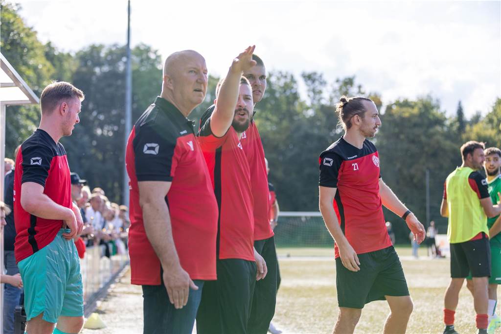 Viele Fotos vom Stadtderby zwischen der SG Massen und dem SSV Mühlhausen.