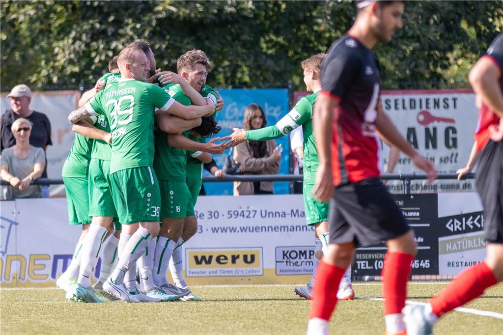 Viele Fotos vom Stadtderby zwischen der SG Massen und dem SSV Mühlhausen.