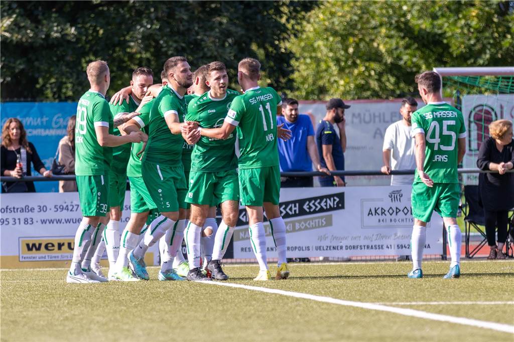 Viele Fotos vom Stadtderby zwischen der SG Massen und dem SSV Mühlhausen.