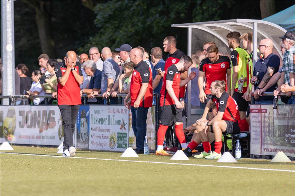 Viele Fotos vom Stadtderby zwischen der SG Massen und dem SSV Mühlhausen.