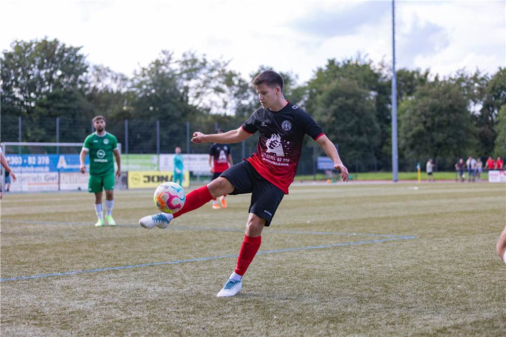 Viele Fotos vom Stadtderby zwischen der SG Massen und dem SSV Mühlhausen.