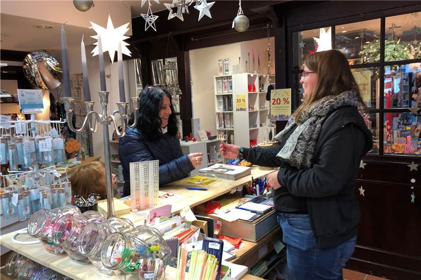 Adventmarkt spülte Kunden in die Geschäfte: Bilanz der Kaufleute Viele Geschäfte der Selmer Altstadt öffneten am Adventsmarkt-Sonntag ihre Pforten. Foto Brede