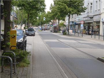Viele Geschäftsinhaber an der Waltroper Straße ärgern sich. Wegen der Baustelle bleiben die Kunden aus Waltrop fern.