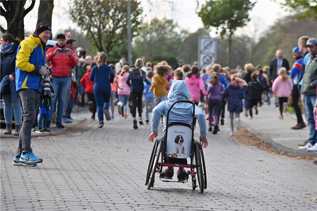 Viele glückliche Gesichter waren am Samstag am Schloss Westerwinkel in Herbern zu sehen. Dort fand der Westerwinkellauf mit 841 Startern statt. Wir waren mit der Kamera dabei.