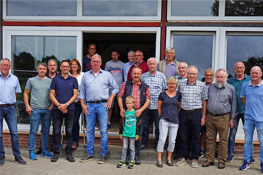 Altes FC-Klubheim in Oeding erstrahlt im neuen Glanz Viele Helfer und Sponsoren haben den Umbau des Klubheims des FC Oeding ermöglicht.