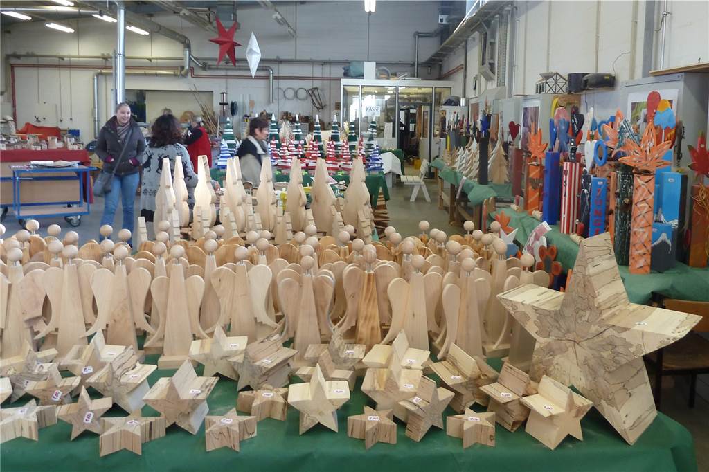 Kunsthandwerk im Meisenhof: Weihnachtsmarkt öffnet wieder im Gefängnis Viele Holzarbeiten haben die inhaftierten das Jahr über hergestellt.