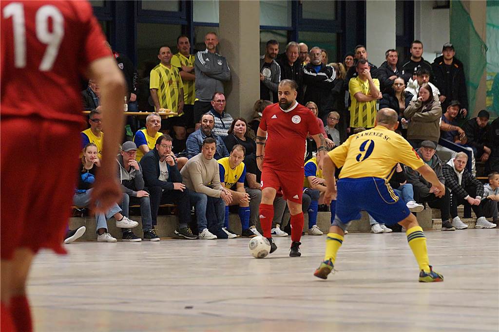 Viele Impressionen vom BKM-Mannesmann-Cup des BSV Heeren. Bei den Alten Herren hat sich der Kamener SC durchgesetzt.