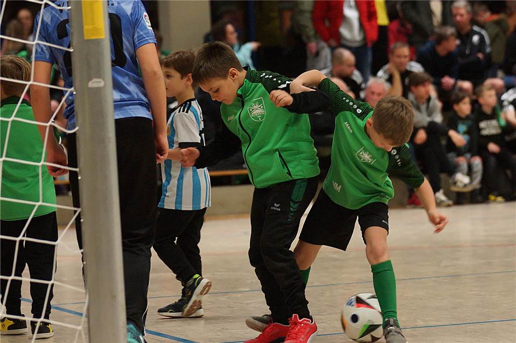 Viele Impressionen vom BKM-Mannesmann-Cup des BSV Heeren. Bei den Alten Herren hat sich der Kamener SC durchgesetzt.
