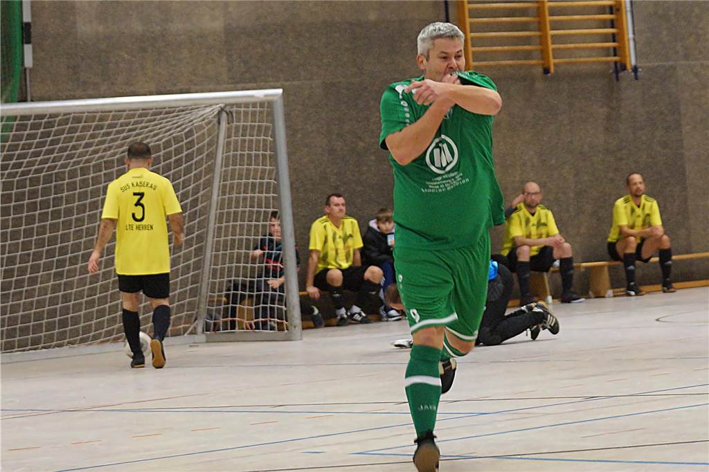 Viele Impressionen vom BKM-Mannesmann-Cup des BSV Heeren. Bei den Alten Herren hat sich der Kamener SC durchgesetzt.