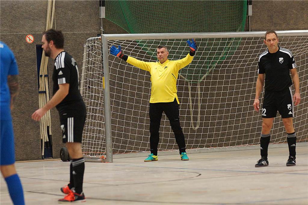 Viele Impressionen vom BKM-Mannesmann-Cup des BSV Heeren. Bei den Alten Herren hat sich der Kamener SC durchgesetzt.