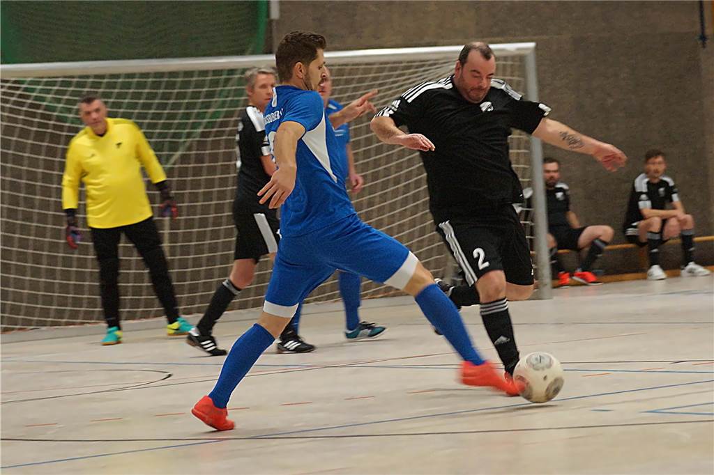 Viele Impressionen vom BKM-Mannesmann-Cup des BSV Heeren. Bei den Alten Herren hat sich der Kamener SC durchgesetzt.