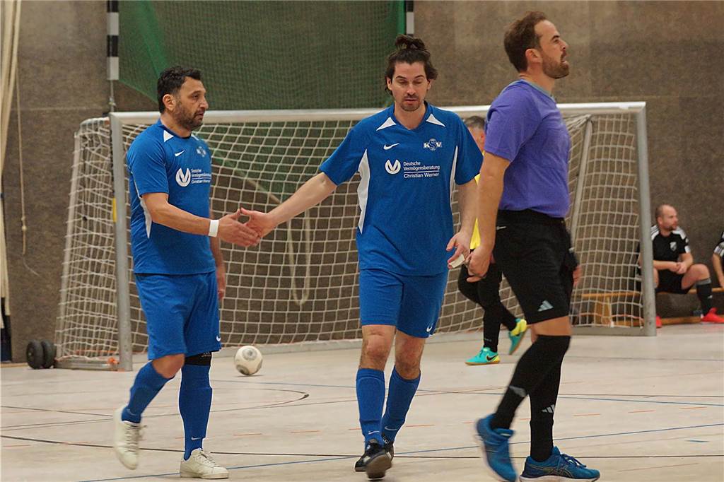 Viele Impressionen vom BKM-Mannesmann-Cup des BSV Heeren. Bei den Alten Herren hat sich der Kamener SC durchgesetzt.