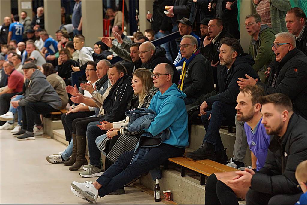 Viele Impressionen vom BKM-Mannesmann-Cup des BSV Heeren. Bei den Alten Herren hat sich der Kamener SC durchgesetzt.