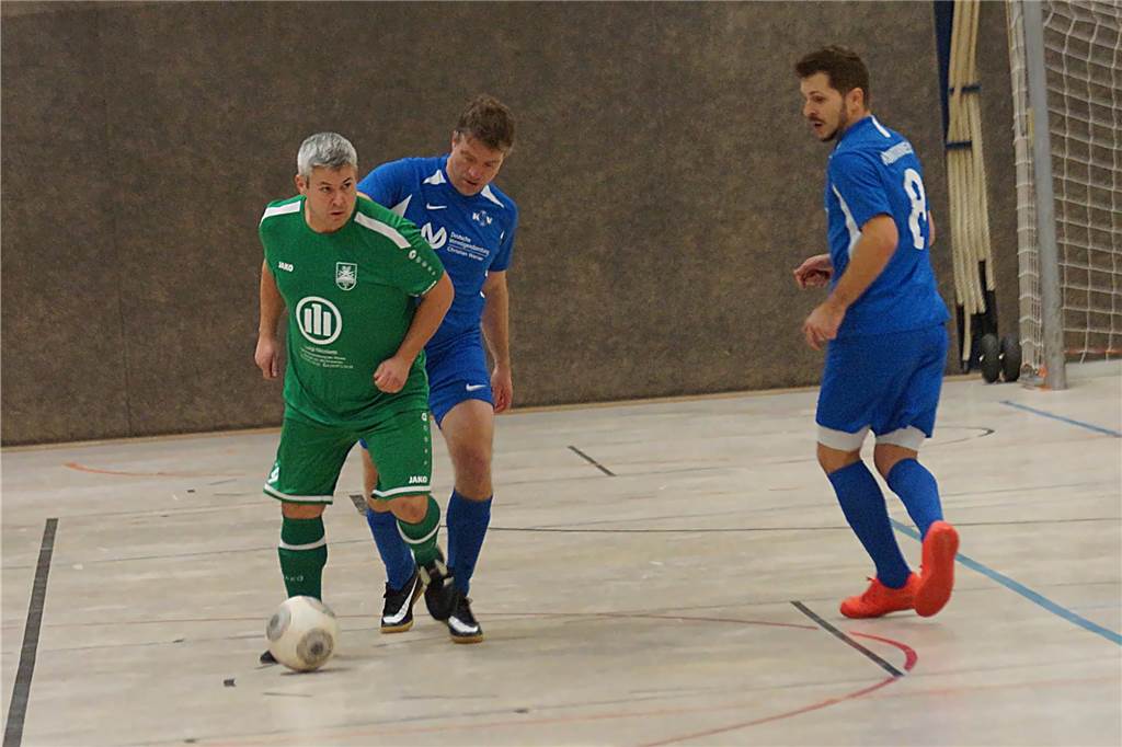 Viele Impressionen vom BKM-Mannesmann-Cup des BSV Heeren. Bei den Alten Herren hat sich der Kamener SC durchgesetzt.