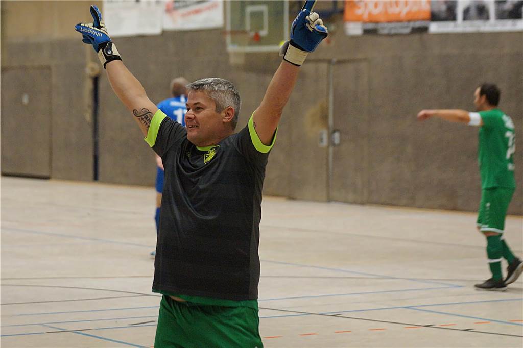 Viele Impressionen vom BKM-Mannesmann-Cup des BSV Heeren. Bei den Alten Herren hat sich der Kamener SC durchgesetzt.
