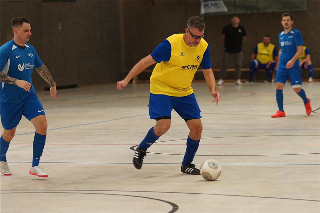 Viele Impressionen vom BKM-Mannesmann-Cup des BSV Heeren. Bei den Alten Herren hat sich der Kamener SC durchgesetzt.