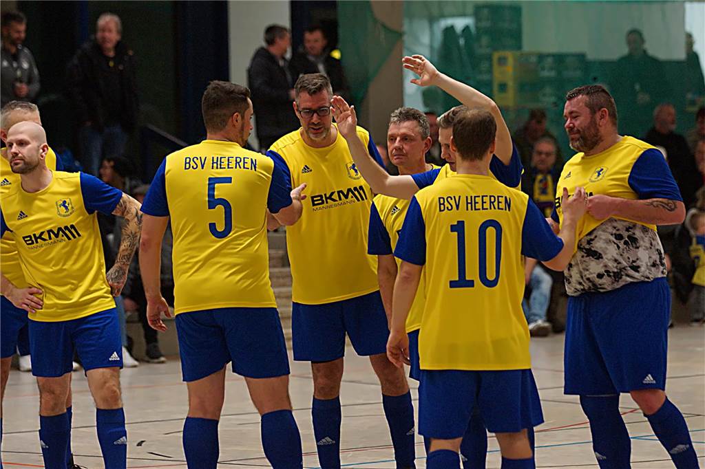 Viele Impressionen vom BKM-Mannesmann-Cup des BSV Heeren. Bei den Alten Herren hat sich der Kamener SC durchgesetzt.