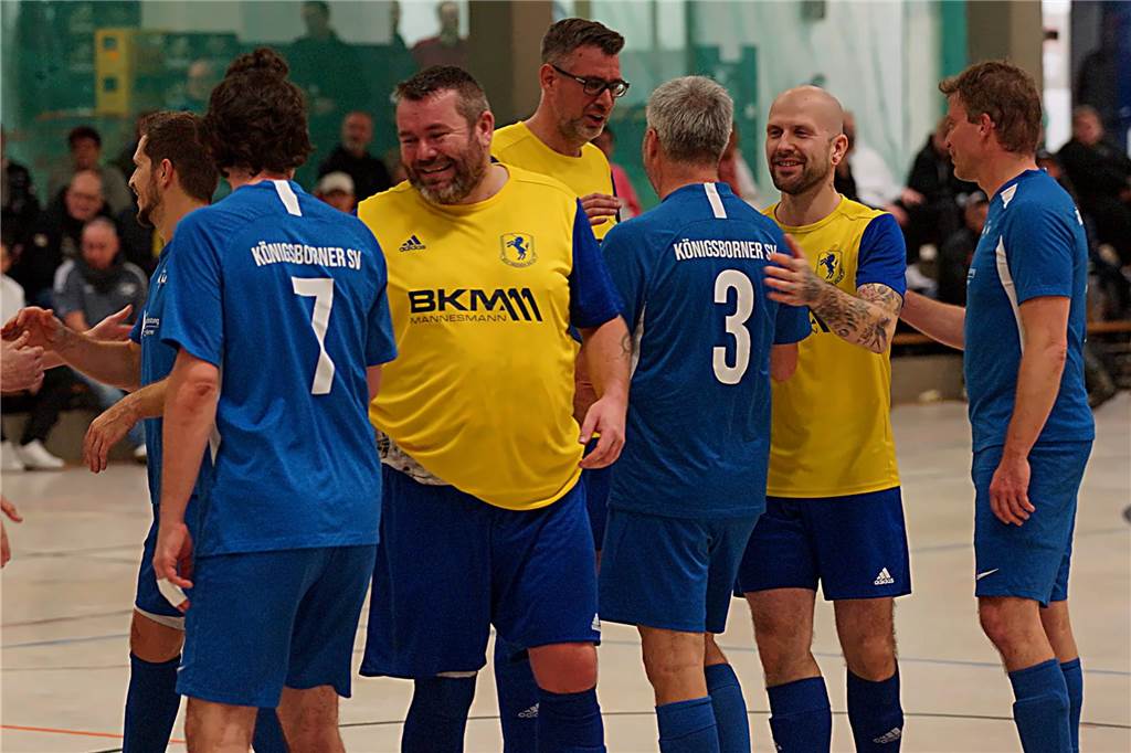 Viele Impressionen vom BKM-Mannesmann-Cup des BSV Heeren. Bei den Alten Herren hat sich der Kamener SC durchgesetzt.