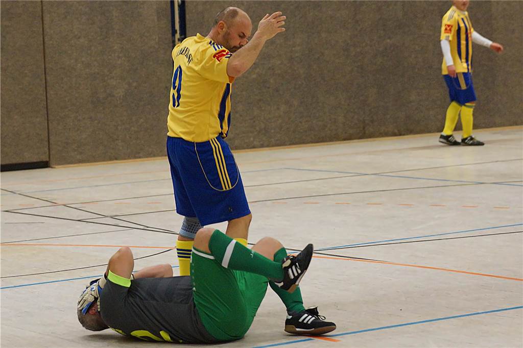 Viele Impressionen vom BKM-Mannesmann-Cup des BSV Heeren. Bei den Alten Herren hat sich der Kamener SC durchgesetzt.