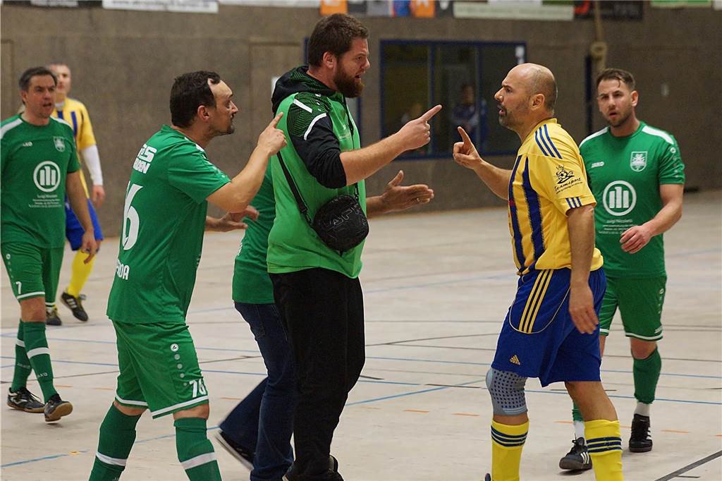 Viele Impressionen vom BKM-Mannesmann-Cup des BSV Heeren. Bei den Alten Herren hat sich der Kamener SC durchgesetzt.