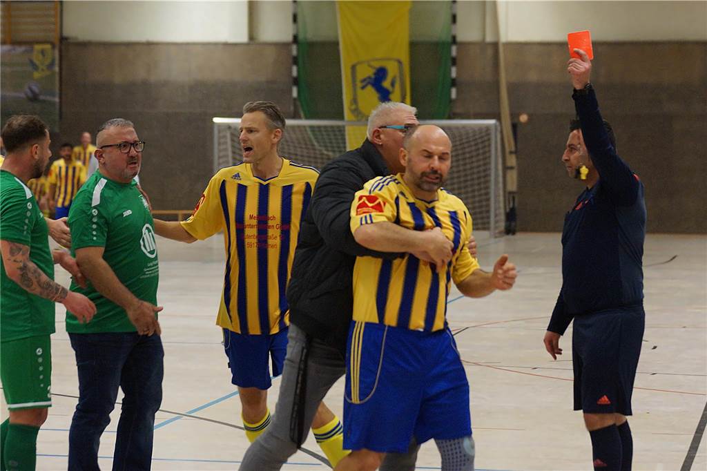 Viele Impressionen vom BKM-Mannesmann-Cup des BSV Heeren. Bei den Alten Herren hat sich der Kamener SC durchgesetzt.