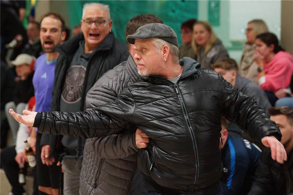 Viele Impressionen vom BKM-Mannesmann-Cup des BSV Heeren. Bei den Alten Herren hat sich der Kamener SC durchgesetzt.