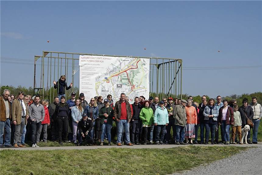 Bürgerinitiative appelliert erneut: Kein Weiterbau der K20 in Schwerte-Ost Viele Interessierte folgten der Einladung zur Info-Veranstaltung der Bürgerinitiative „Naturerhalt statt Asphalt – kein Weiterbau K20“.