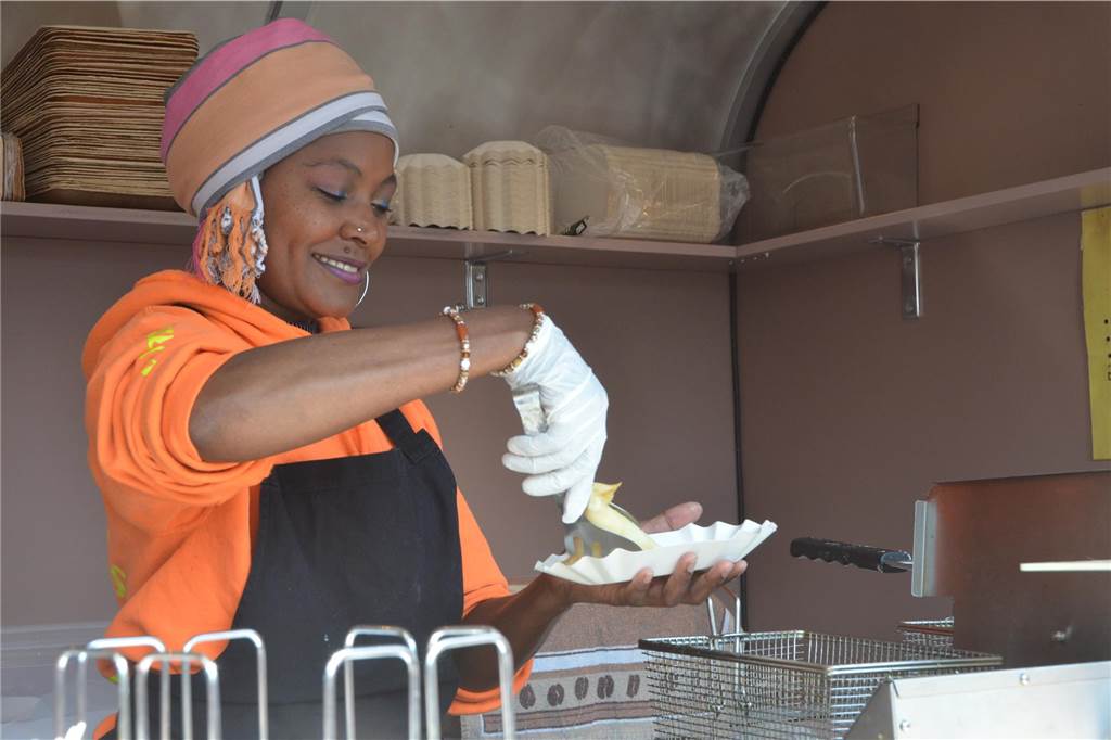 Cheatday Streetfood Festival mit Riesen Smoker Truck auf dem Marktplatz Viele internationale Spezialitäten warten auf die Besucher des Streetfood Festivals.