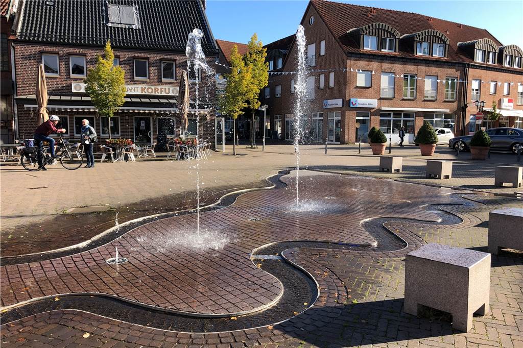 Stadt Olfen setzt Wünsche junger Olfener um - nach und nach Viele junge Olfener wünschen sich, dass die Innenstadt und damit auch der Marktplatz attraktiver werden sollen.