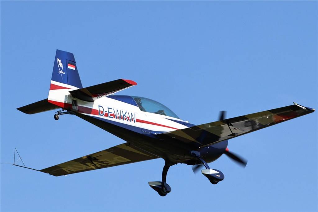 Viele junge Piloten des NRW-Nachwuchses sind im Segelflugzeug unterwegs. Am Wochenende testeten sie auch das Fliegen mit dem Motorflugzeug.