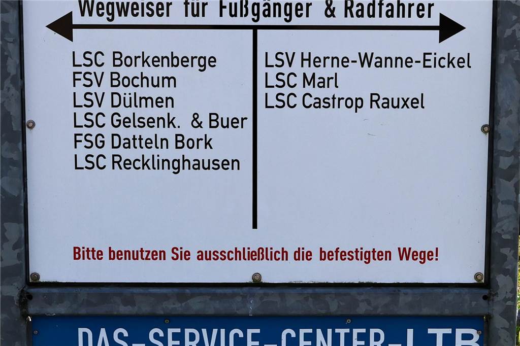 Viele junge Piloten des NRW-Nachwuchses sind im Segelflugzeug unterwegs. Am Wochenende testeten sie auch das Fliegen mit dem Motorflugzeug.