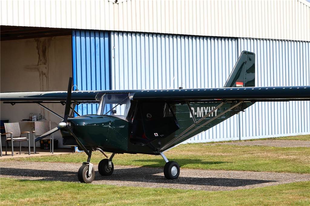 Viele junge Piloten des NRW-Nachwuchses sind im Segelflugzeug unterwegs. Am Wochenende testeten sie auch das Fliegen mit dem Motorflugzeug.