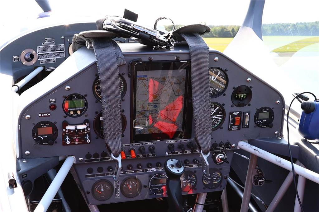 Viele junge Piloten des NRW-Nachwuchses sind im Segelflugzeug unterwegs. Am Wochenende testeten sie auch das Fliegen mit dem Motorflugzeug.