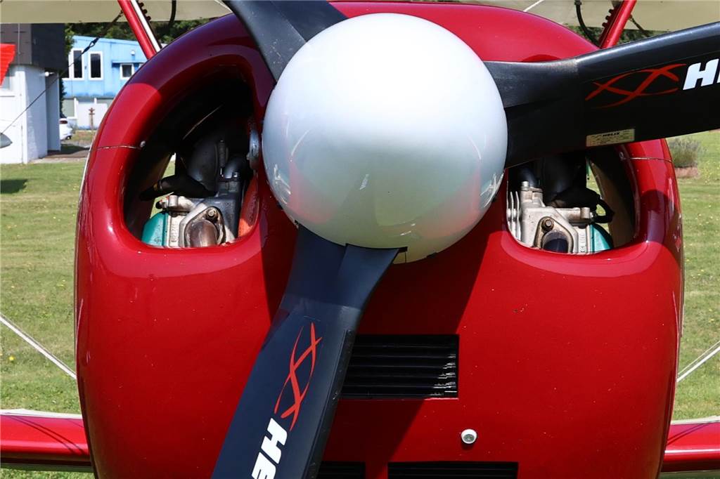 Viele junge Piloten des NRW-Nachwuchses sind im Segelflugzeug unterwegs. Am Wochenende testeten sie auch das Fliegen mit dem Motorflugzeug.