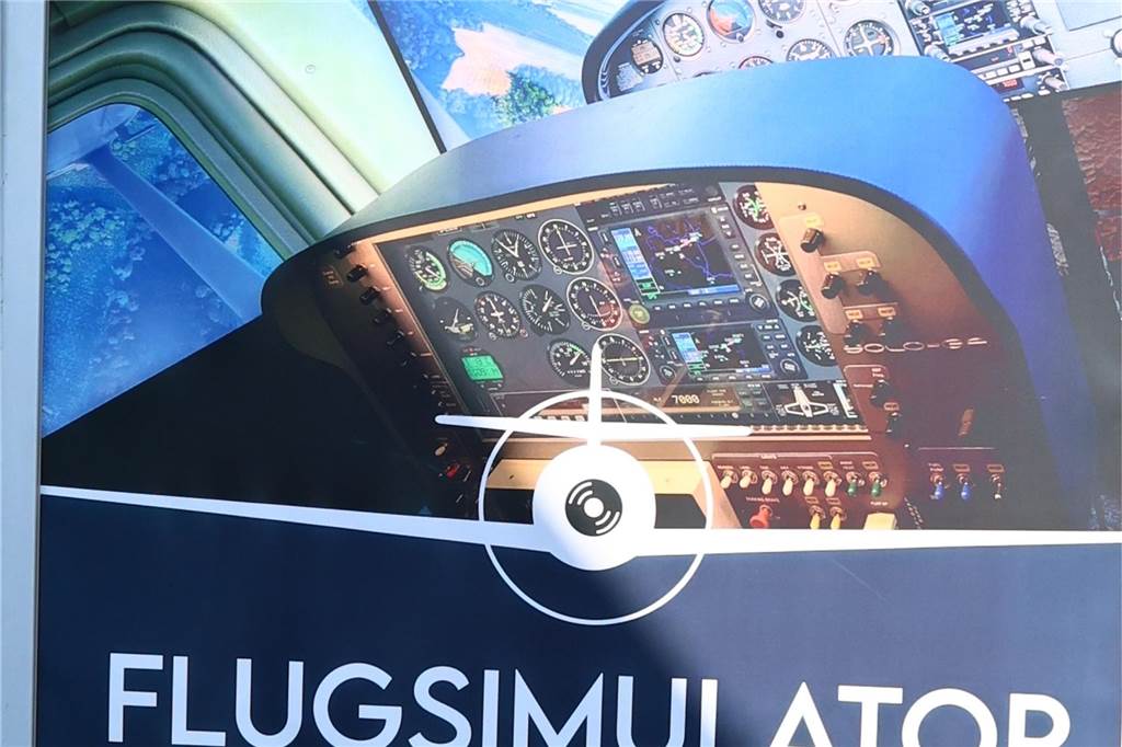 Viele junge Piloten des NRW-Nachwuchses sind im Segelflugzeug unterwegs. Am Wochenende testeten sie auch das Fliegen mit dem Motorflugzeug.