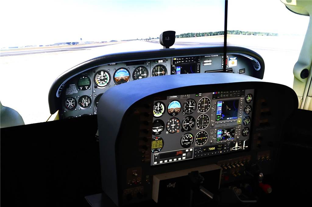 Viele junge Piloten des NRW-Nachwuchses sind im Segelflugzeug unterwegs. Am Wochenende testeten sie auch das Fliegen mit dem Motorflugzeug.