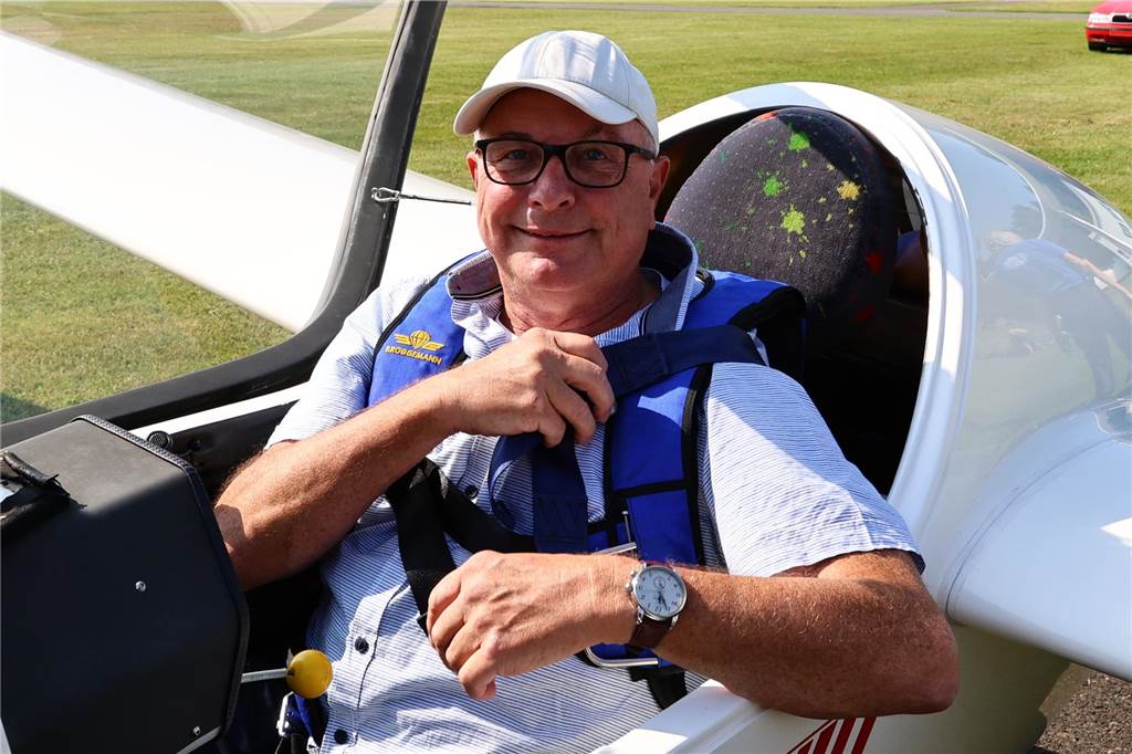 Viele junge Piloten des NRW-Nachwuchses sind im Segelflugzeug unterwegs. Am Wochenende testeten sie auch das Fliegen mit dem Motorflugzeug.