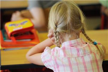 Viele Kinder empfinden Schule als Qual. Deswegen geben sie vor, krank zu sein. Ob das stimmt, können Eltern nie genau wissen. Ihnen bleibt das Bauchgefühl. Foto: Jens Kalaene/dpa-Zentralbild/dpa