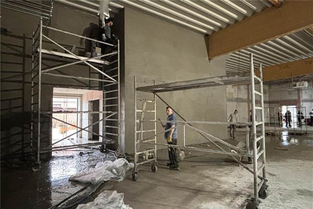 Auf der Zielgeraden: Rossmann, Ernsting’s family und Rewe bald am Kirmesplatz Viele lokale Unternehmen sind und waren am Bau des Neubaus am Kirchplatz beteiligt.