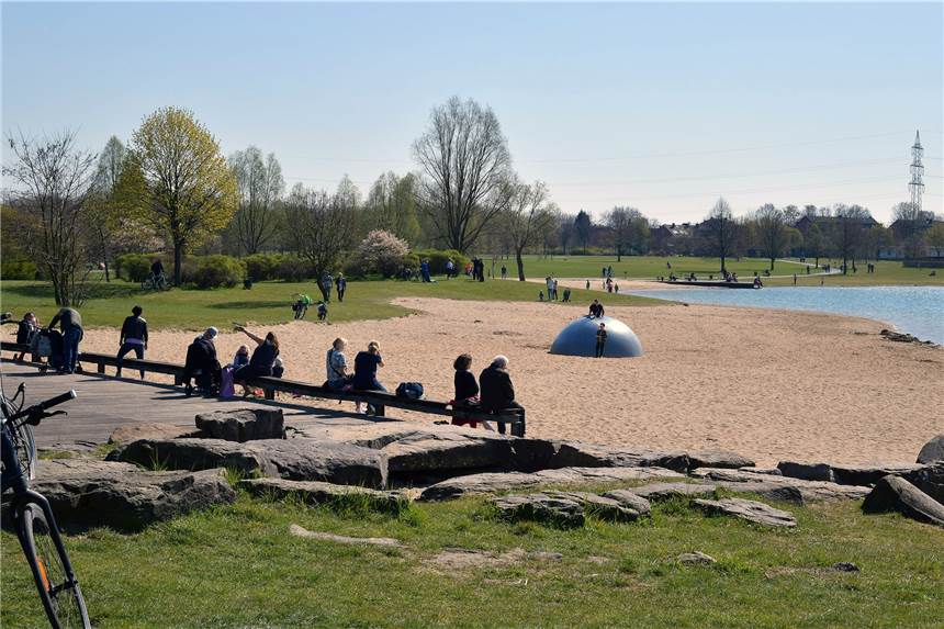 Tolles Wetter, leere Parks: Lüner halten sich an die Corona-Kontaktsperre Viele Lüner nutzten das gute Wetter zu einem Ausflug an den Horstmarer See. Dabei hielten sie sich an das Kontaktverbot für mehr als zwei Personen außerhalb der eigenen Familie.